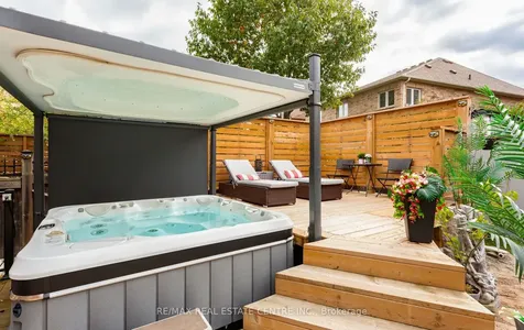 26 Saint Hubert Drive Brampton ON L6P 1V7