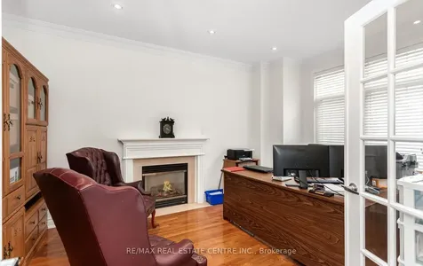 26 Saint Hubert Drive Brampton ON L6P 1V7