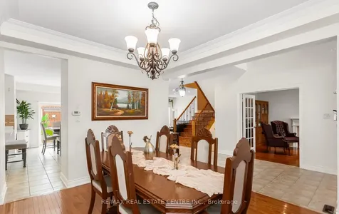 26 Saint Hubert Drive Brampton ON L6P 1V7