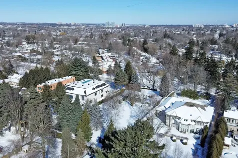 392 Fourth Line Oakville ON L6L 5A4