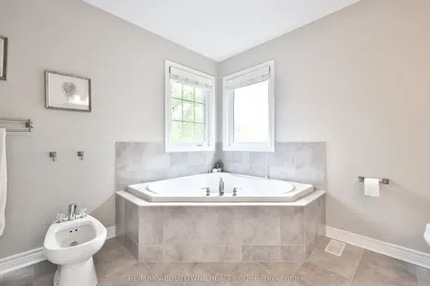 3262 Skipton Lane Oakville ON L6M 0K2