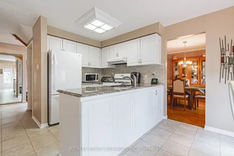 17 Cox Crescent Brampton ON L6X 3G8