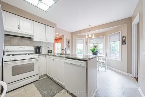 17 Cox Crescent Brampton ON L6X 3G8