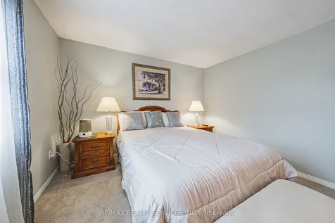 17 Cox Crescent Brampton ON L6X 3G8