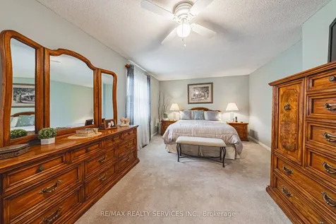 17 Cox Crescent Brampton ON L6X 3G8