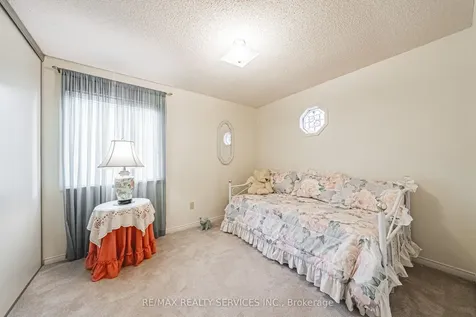 17 Cox Crescent Brampton ON L6X 3G8