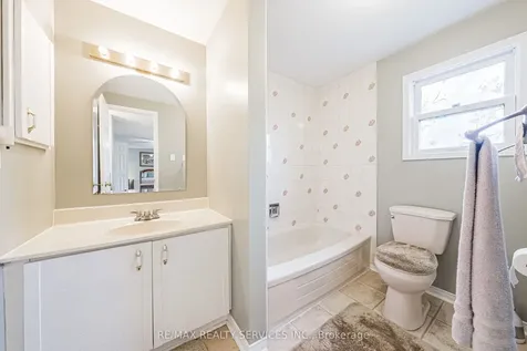 17 Cox Crescent Brampton ON L6X 3G8