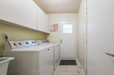 17 Cox Crescent Brampton ON L6X 3G8