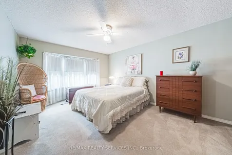 17 Cox Crescent Brampton ON L6X 3G8