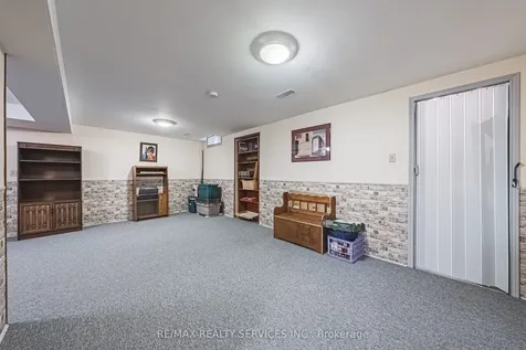 17 Cox Crescent Brampton ON L6X 3G8