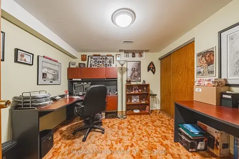 17 Cox Crescent Brampton ON L6X 3G8