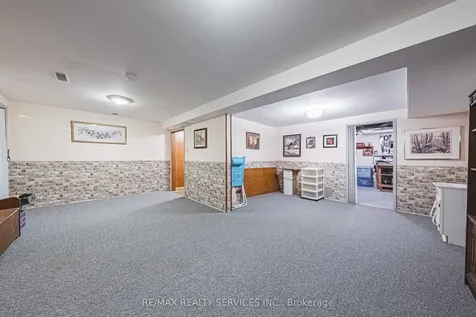 17 Cox Crescent Brampton ON L6X 3G8