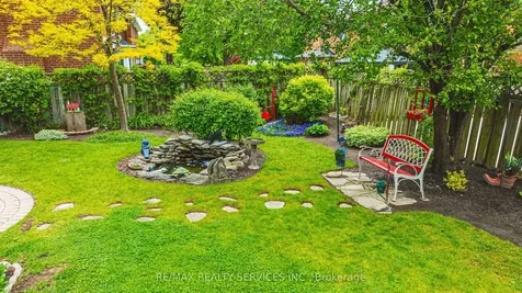 17 Cox Crescent Brampton ON L6X 3G8