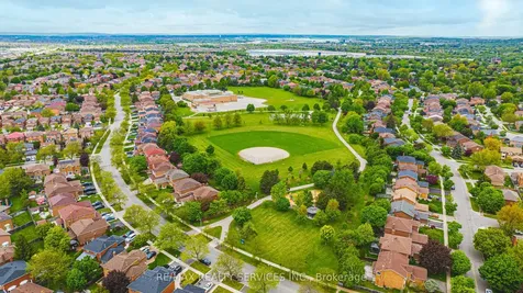 17 Cox Crescent Brampton ON L6X 3G8