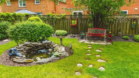 17 Cox Crescent Brampton ON L6X 3G8