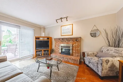 17 Cox Crescent Brampton ON L6X 3G8