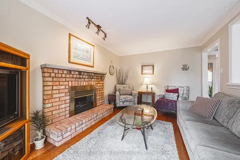 17 Cox Crescent Brampton ON L6X 3G8