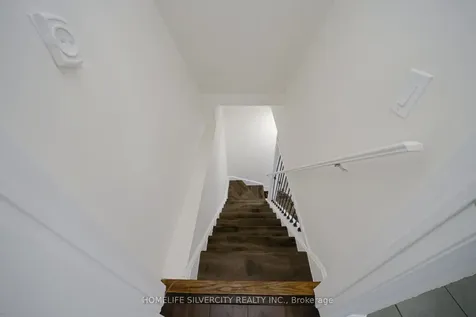 15 Diploma Drive Brampton ON L6P 1M3