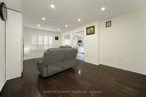 15 Diploma Drive Brampton ON L6P 1M3