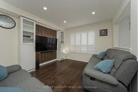 15 Diploma Drive Brampton ON L6P 1M3