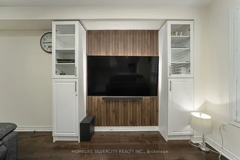 15 Diploma Drive Brampton ON L6P 1M3