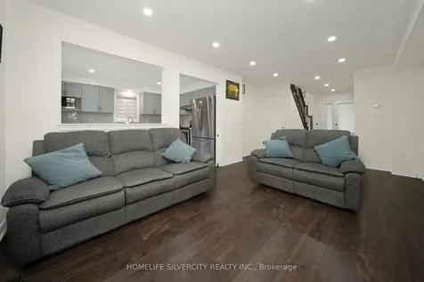 15 Diploma Drive Brampton ON L6P 1M3