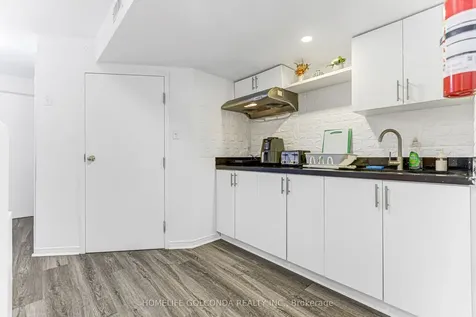 22 Troyer Avenue Toronto ON M3J 0A3