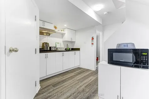 22 Troyer Avenue Toronto ON M3J 0A3