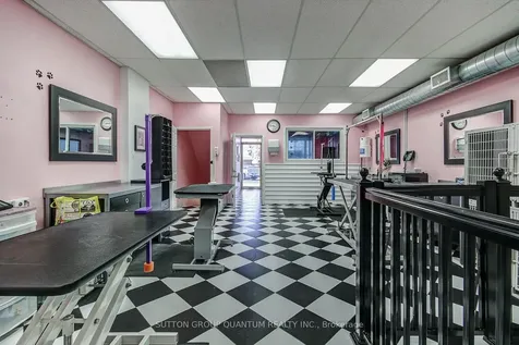 1858 Lakeshore Road W Mississauga ON L5J 1J7