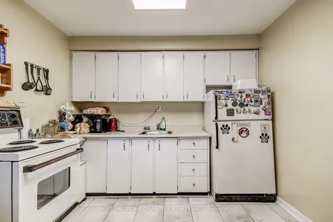 1858 Lakeshore Road W Mississauga ON L5J 1J7