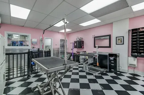 1858 Lakeshore Road W Mississauga ON L5J 1J7