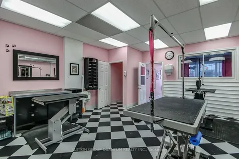 1858 Lakeshore Road W Mississauga ON L5J 1J7