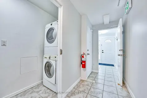 23 Windermere Court Brampton ON L6X 2L5