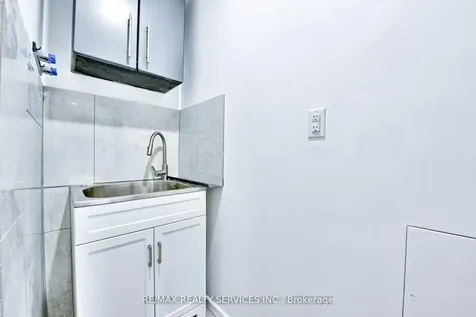 23 Windermere Court Brampton ON L6X 2L5