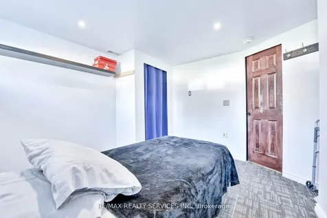 23 Windermere Court Brampton ON L6X 2L5