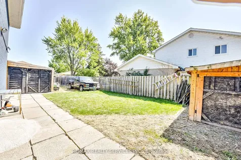 23 Windermere Court Brampton ON L6X 2L5