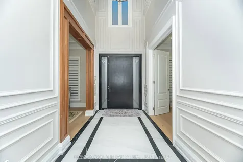 19 Maldaver Avenue Mississauga ON L5M 1W4