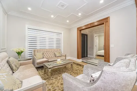 19 Maldaver Avenue Mississauga ON L5M 1W4