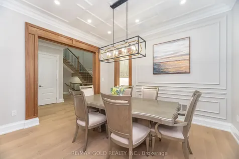 19 Maldaver Avenue Mississauga ON L5M 1W4