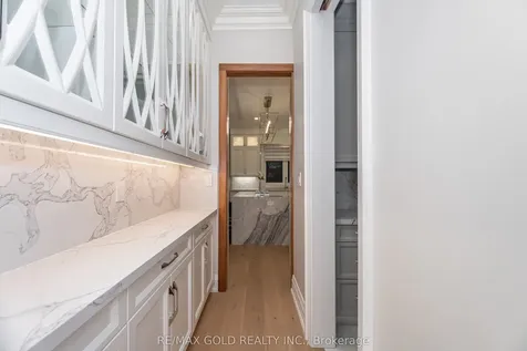 19 Maldaver Avenue Mississauga ON L5M 1W4