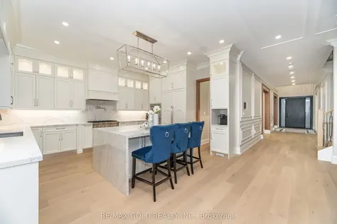 19 Maldaver Avenue Mississauga ON L5M 1W4