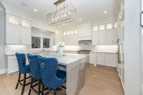 19 Maldaver Avenue Mississauga ON L5M 1W4