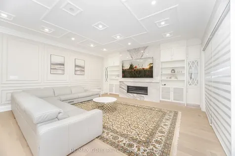19 Maldaver Avenue Mississauga ON L5M 1W4