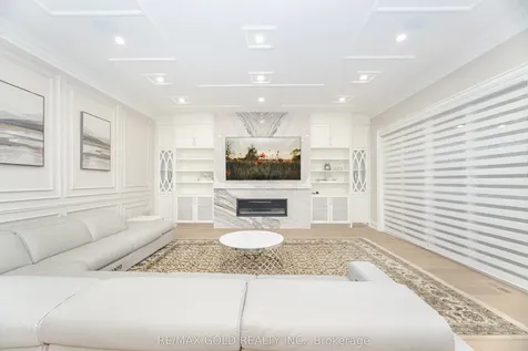 19 Maldaver Avenue Mississauga ON L5M 1W4