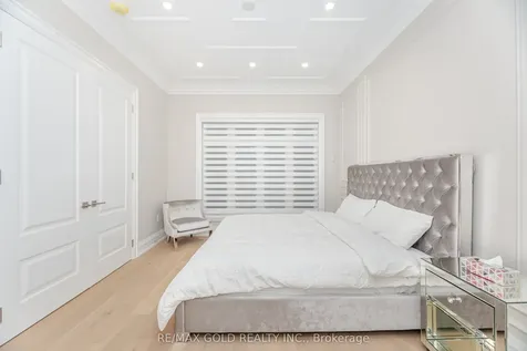 19 Maldaver Avenue Mississauga ON L5M 1W4