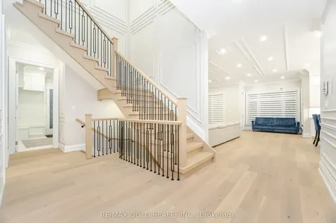 19 Maldaver Avenue Mississauga ON L5M 1W4