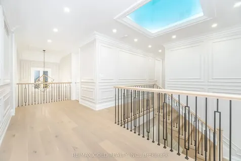 19 Maldaver Avenue Mississauga ON L5M 1W4