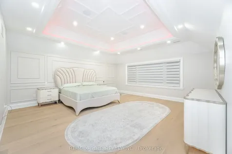 19 Maldaver Avenue Mississauga ON L5M 1W4