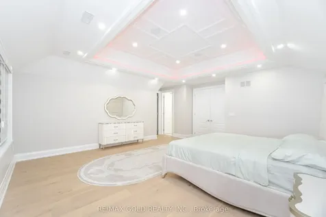 19 Maldaver Avenue Mississauga ON L5M 1W4