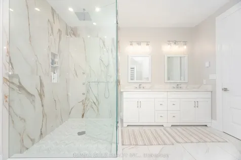 19 Maldaver Avenue Mississauga ON L5M 1W4